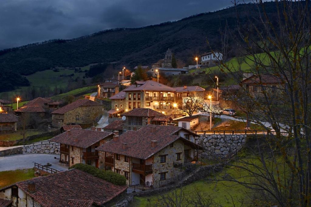 Posada Valle Del Oso Lerones Exteriér fotografie